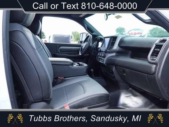 2024 RAM Ram 3500 Chassis Cab RAM 3500 TRADESMAN CHASSIS REGULAR CAB 4X4 84' CA